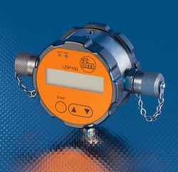 Sensor monitors particulate contamination of hydraulic oil