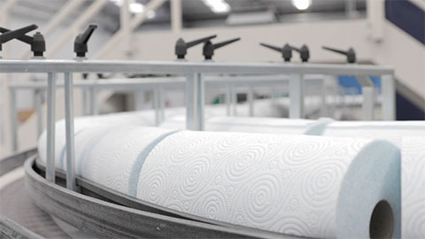 Efficient material flow in the production of tissue paper