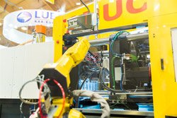 Safe integration of tending robots with moulding machines