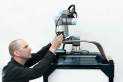 Easy automation of sanding tasks with cobots