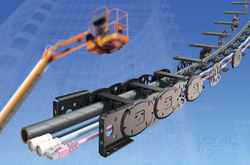 Plastic-steel hybrid energy chain for extending-arm applications