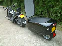 Single-wheel motorcycle trailer features igus bearings