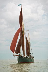 Hydraulic equipment used in boat restoration