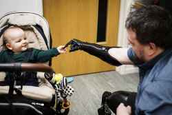 Amputee bonds with son thanks to 3D printed hand