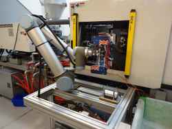 Two UR10 robots speed up in-mould labelling process