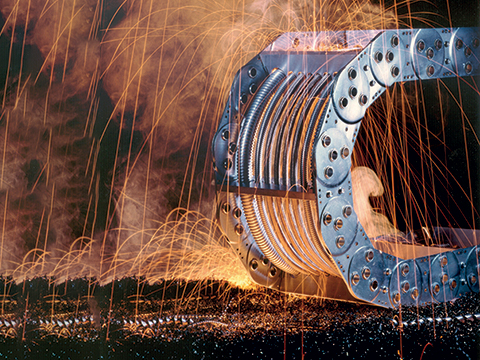 Cable carriers for extreme challenges