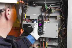 FLIR announces world's first thermal imaging clamp meter