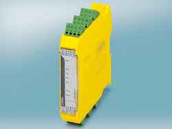 Multifunctional safety relay for smaller machine