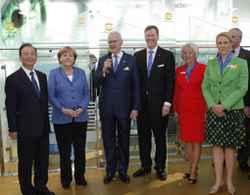Angela Merkel and Wen Jiabao visit Harting stand