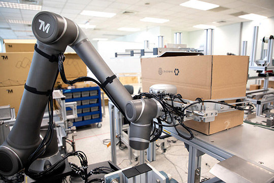 Omron highlights benefits of automated feeding at MachineBuilding.Live