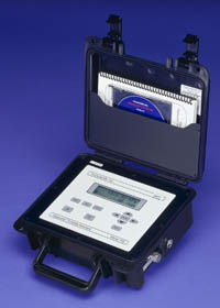 Portable instrument for high-accuracy pressure measurement