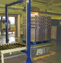 Measuring light curtain helps check pallet stability