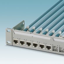 Compact patch bays for RJ45 modules