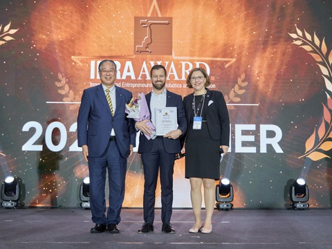 Pioneering robot OTTO wins the 2025 IERA award