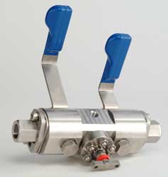 Double block and bleed manifold saves space and weight