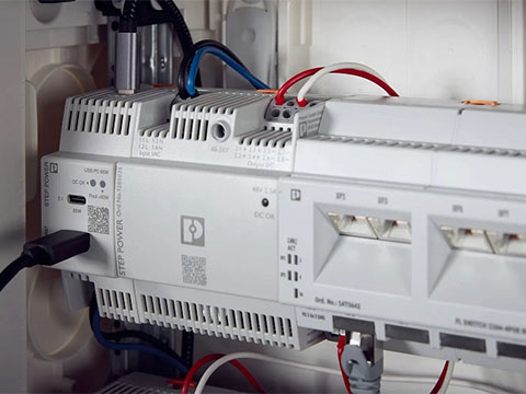 Supply and charge via the USB PD port