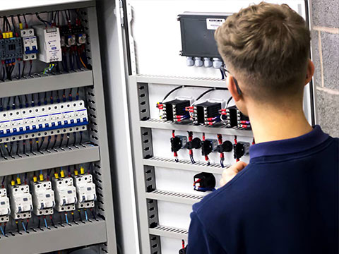 Should you use BS EN 61439 or BS EN 60204 for machine control panels?