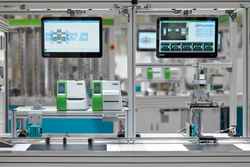 Industry 4.0: Multi-touchscreen assistant for ease of operation
