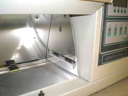 Benchtop chamber for accelerated sunlight exposure tests