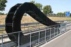 Fast assembly of the world's largest polymer energy chain