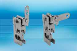 Compact two-stage rotary latch prevents false latching