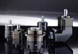Low backlash planetary gearboxes: compact and highly precise