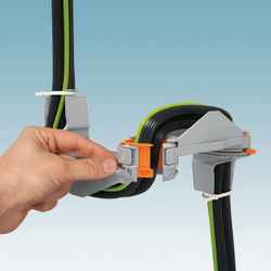 Easy cable and conductor guiding for the control cabinet door