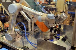 Multi-application robot arm is simple to programme