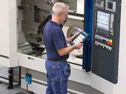 SKF and FANUC demonstrate system for machine tool monitoring 