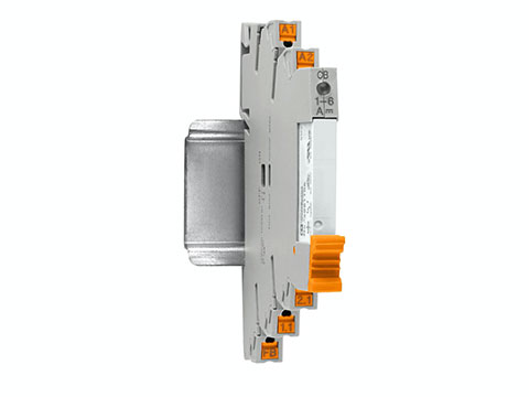 Highly compact circuit breaker