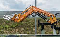 Front-loader test rig: plastic versus metal in endurance test