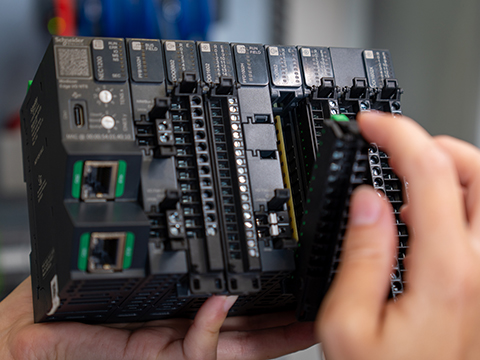 Modicon Edge I/O NTS: the I/O platform for OEMs delivering smart machines