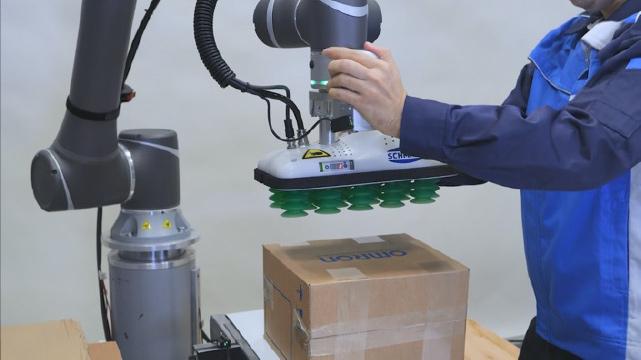 Omron launches cobot palletising solution
