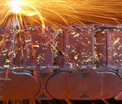 Fully enclosed and heat-resistant: igus energy tubes
